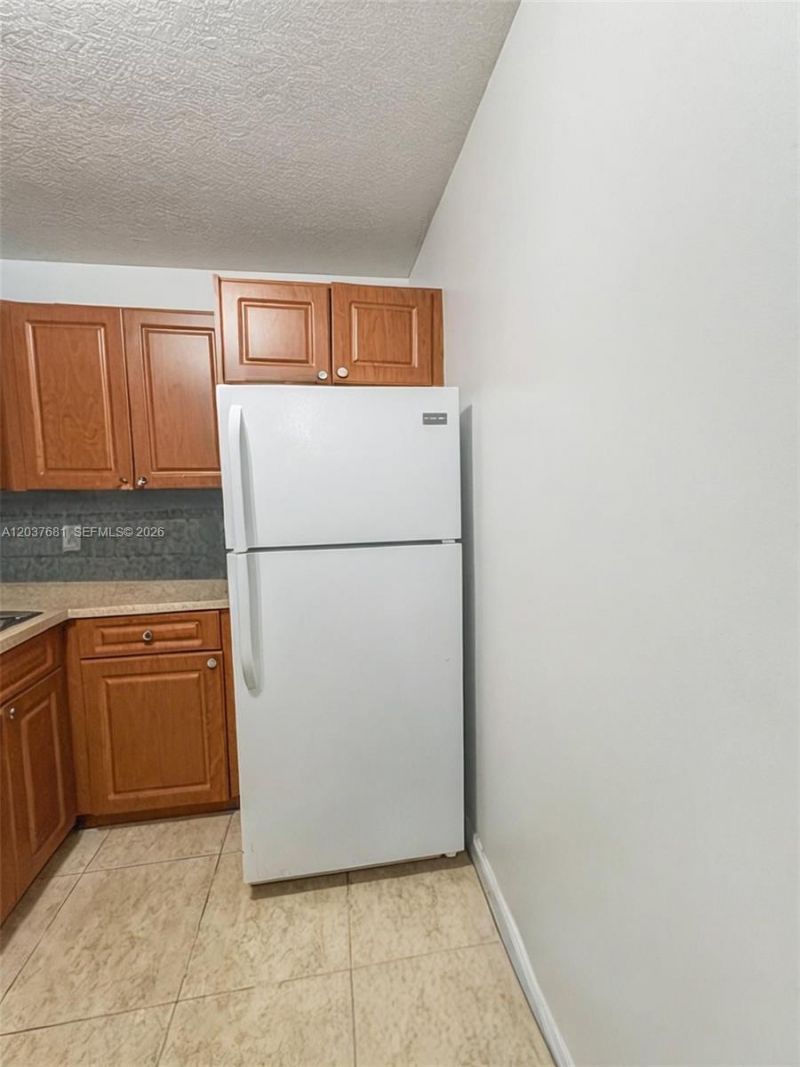 8405 NW 8th St , Unit 204, Miami, FL 33126 Photo