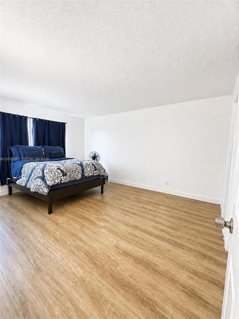8405 NW 8th St , Unit 204, Miami, FL 33126 Photo