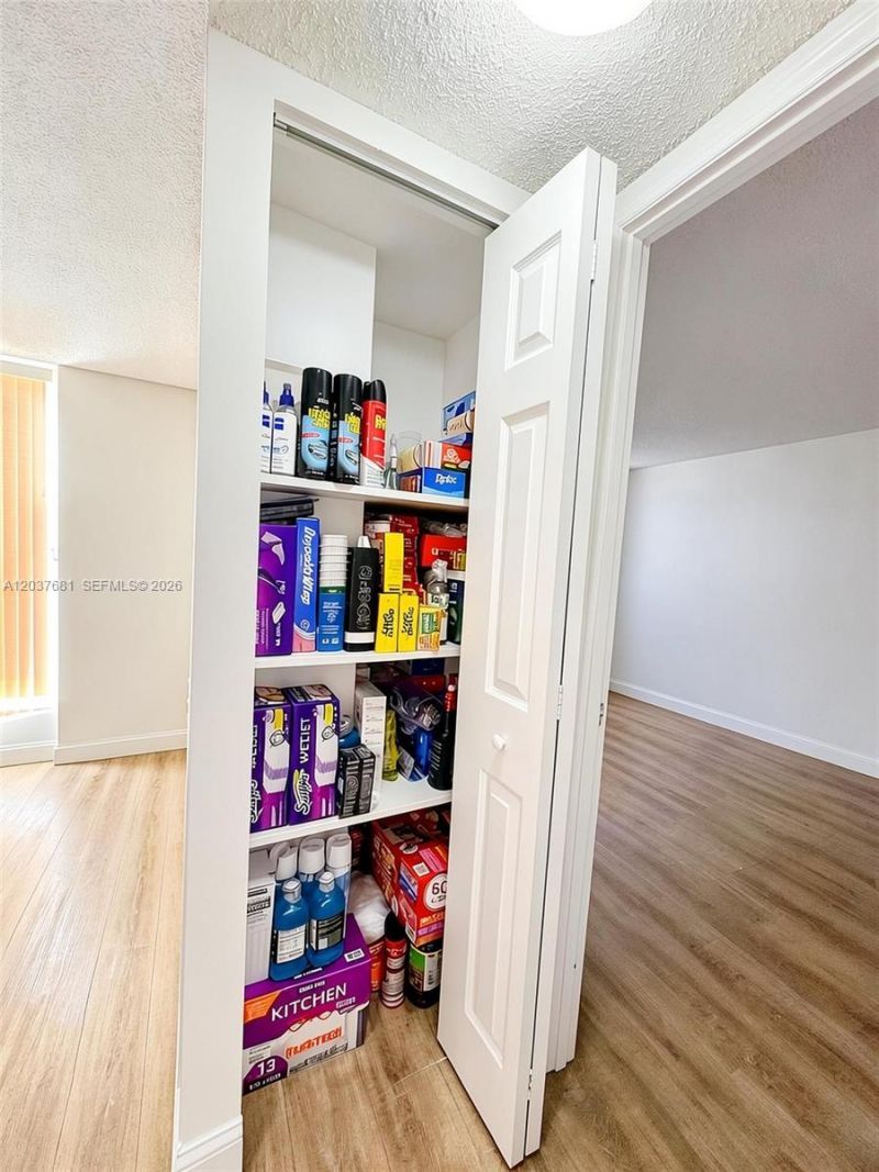 8405 NW 8th St , Unit 204, Miami, FL 33126 Photo