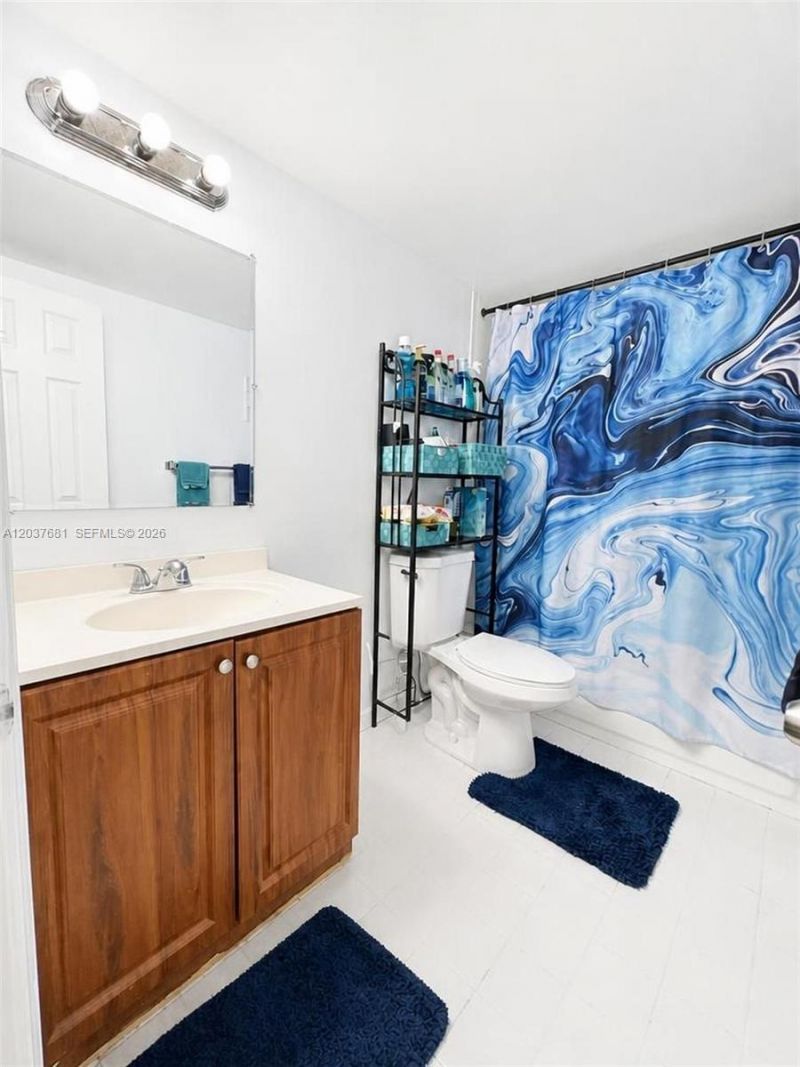 8405 NW 8th St , Unit 204, Miami, FL 33126 Photo