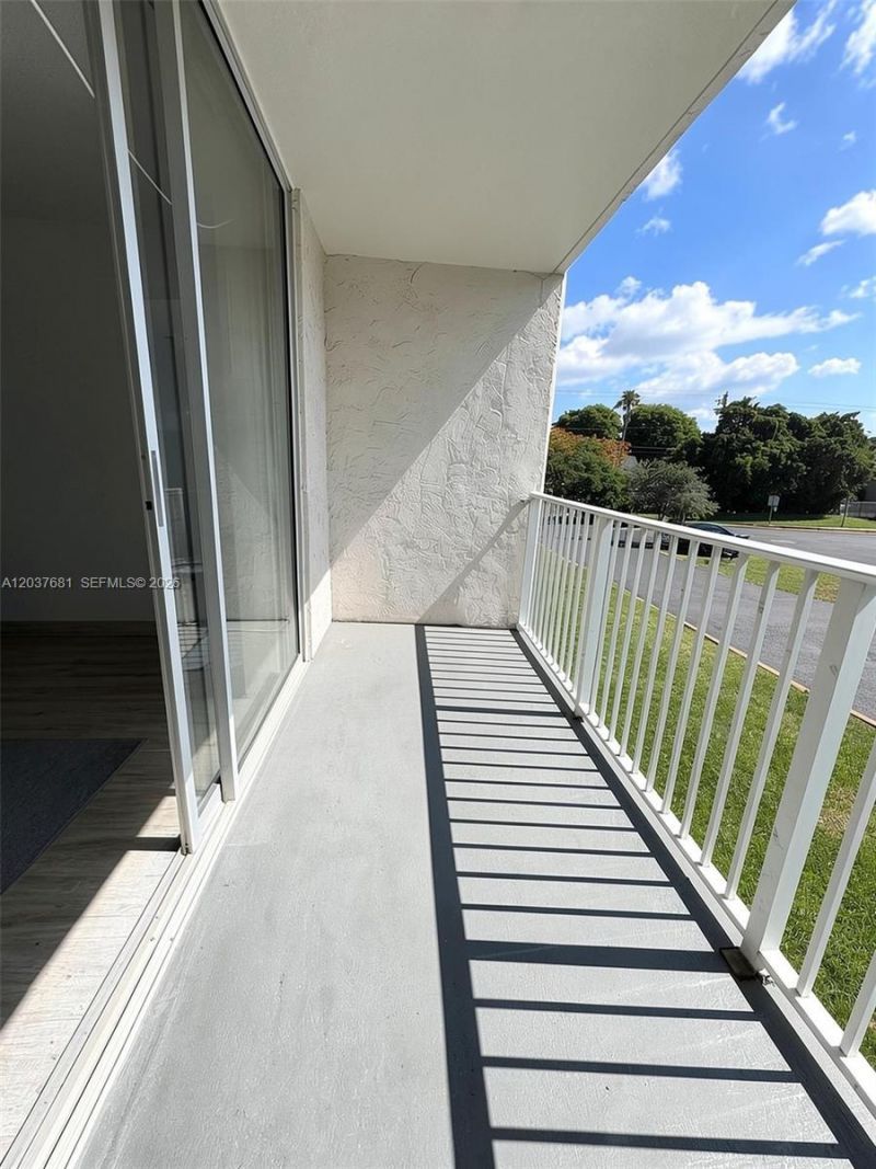 8405 NW 8th St , Unit 204, Miami, FL 33126 Photo