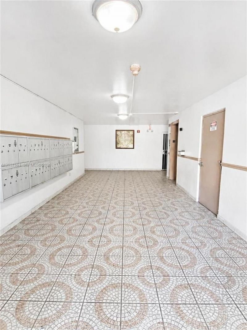 8405 NW 8th St , Unit 204, Miami, FL 33126 Photo