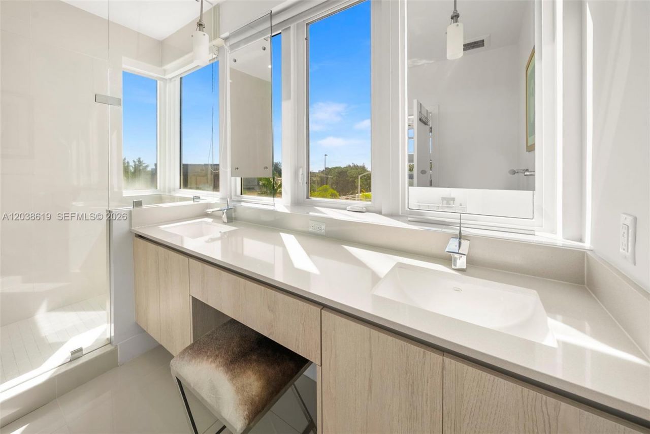 39 N Shore Dr, Miami Beach, FL 33141 Photo
