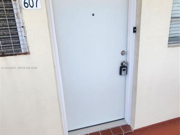 2920 Point East Dr , Unit N607, Aventura, FL 33160