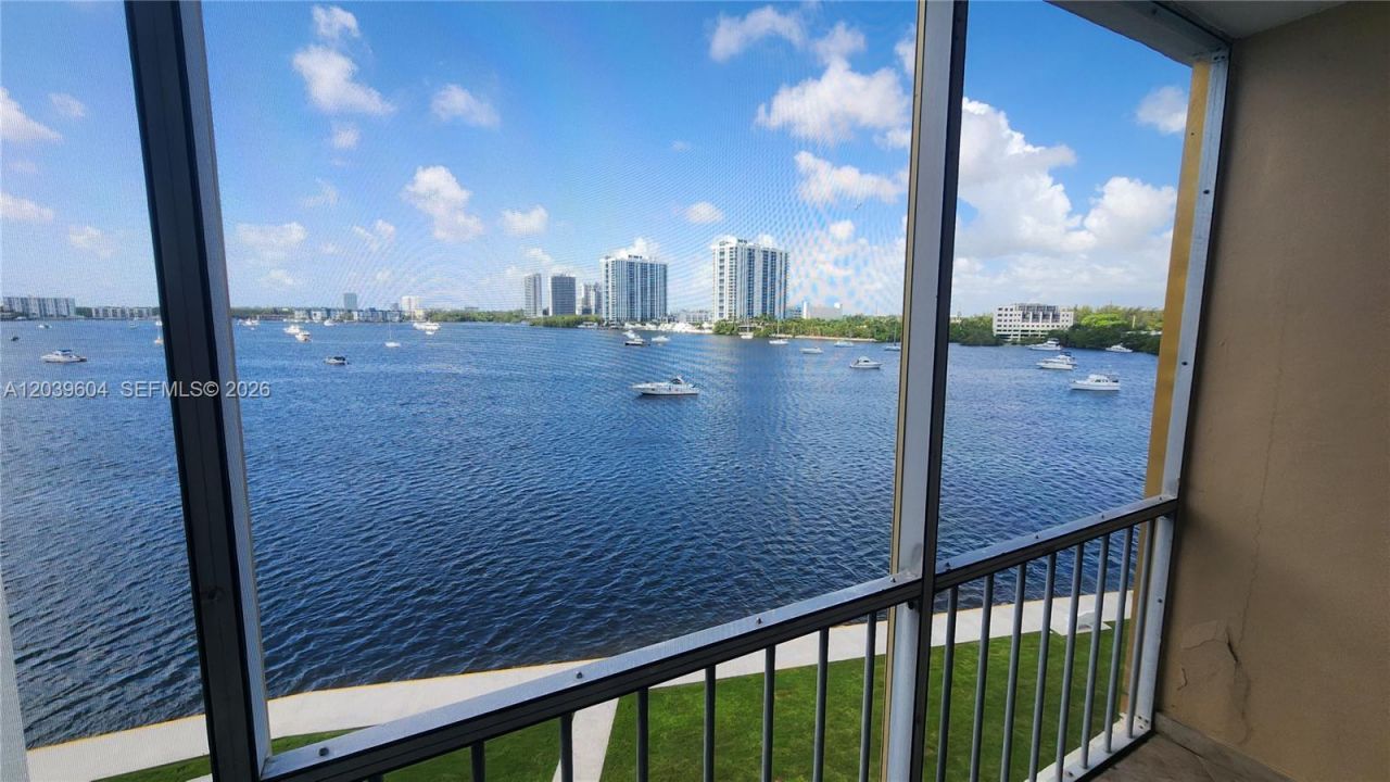 2920 Point East Dr, Unit N607, Aventura, FL 33160 Photo