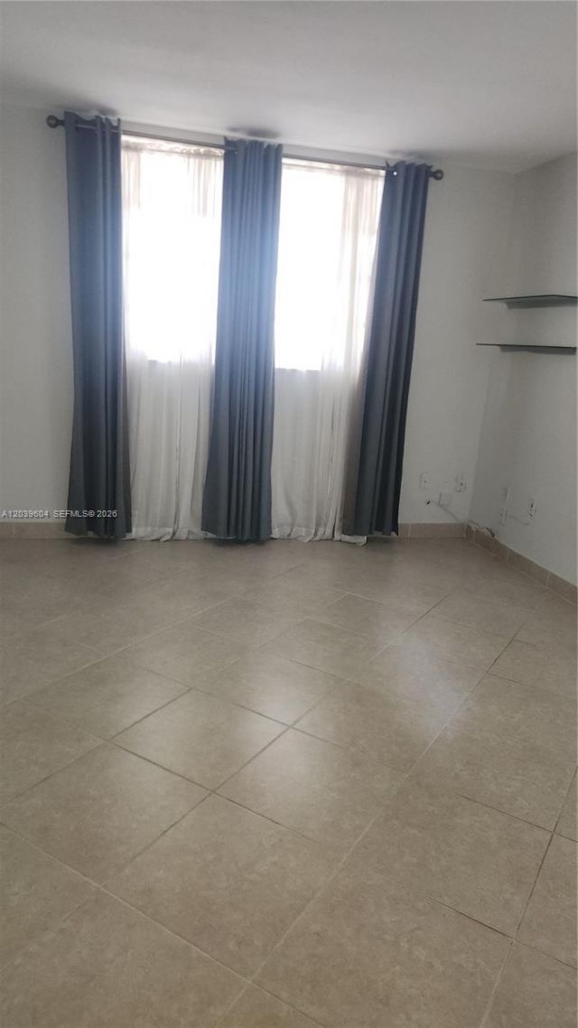 2920 Point East Dr, Unit N607, Aventura, FL 33160 Photo