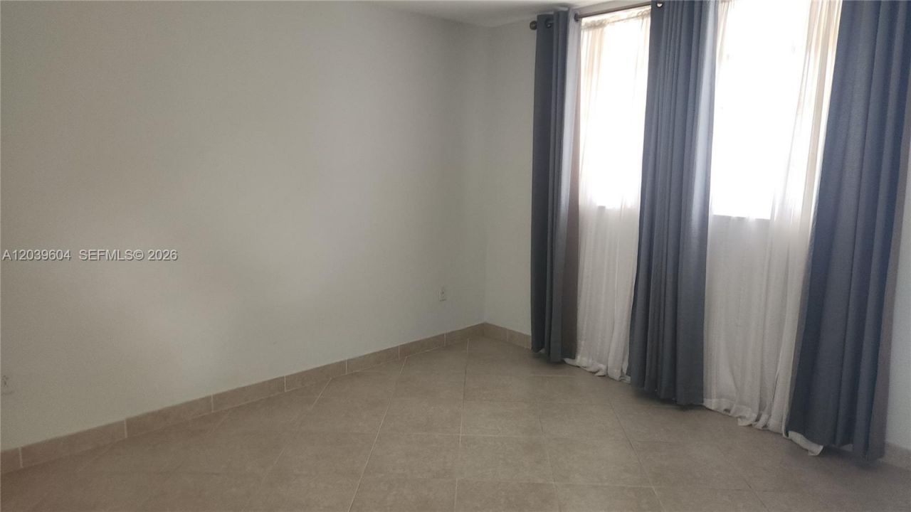2920 Point East Dr, Unit N607, Aventura, FL 33160 Photo