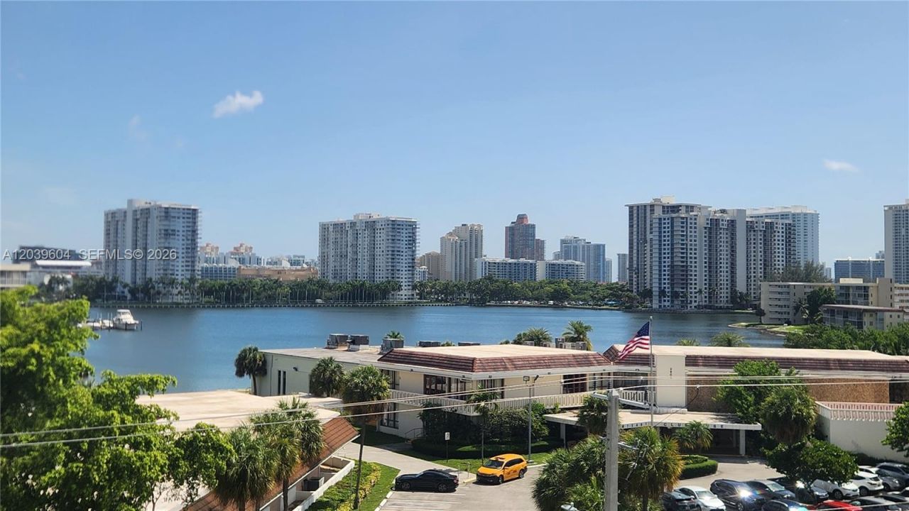 2920 Point East Dr, Unit N607, Aventura, FL 33160 Photo