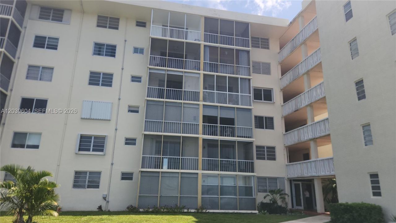 2920 Point East Dr, Unit N607, Aventura, FL 33160 Photo