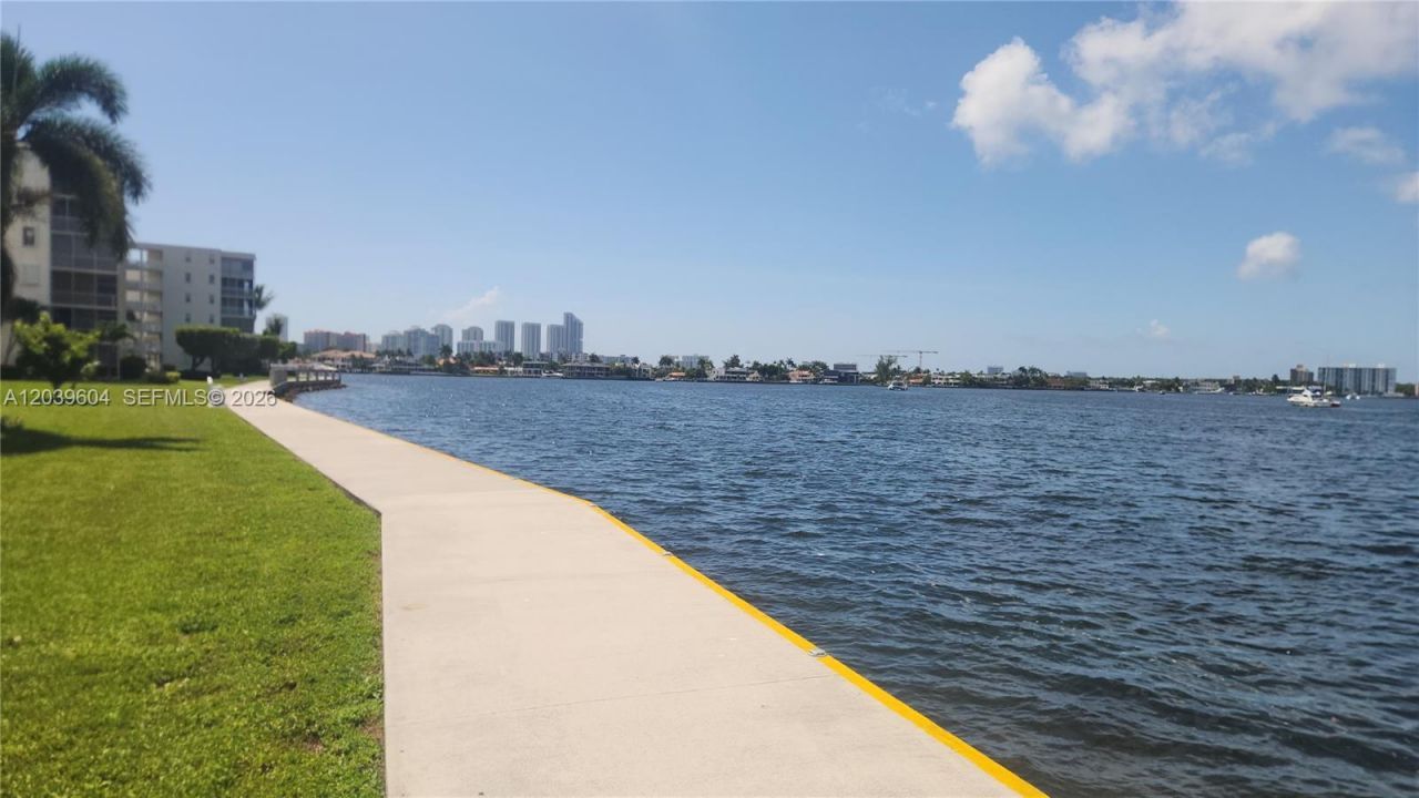 2920 Point East Dr, Unit N607, Aventura, FL 33160 Photo