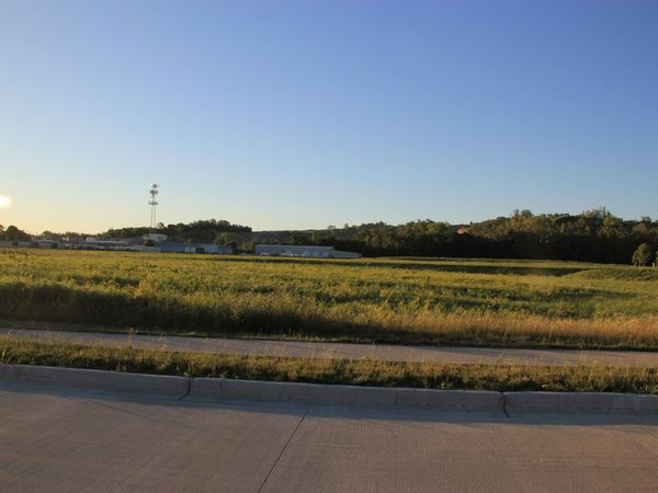 705 Lindgren Way, Sergeant Bluff, IA 51054