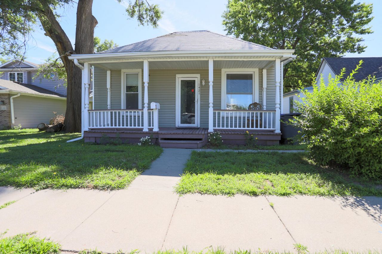1421 S 8th Street, Council Bluffs, IA 51501 Main Photo