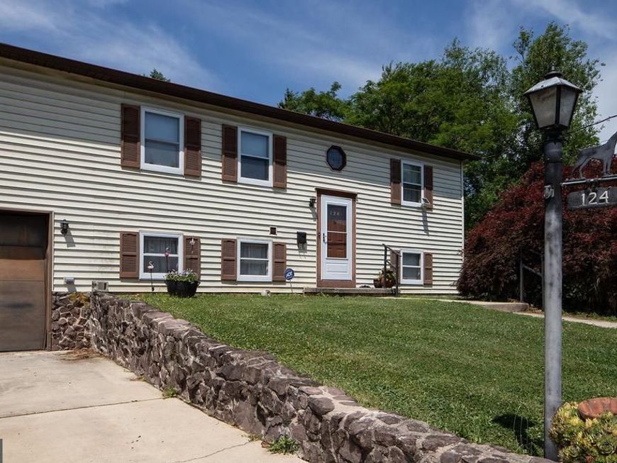 124 Evergreen Street, Hummelstown, PA 17036 Main Photo