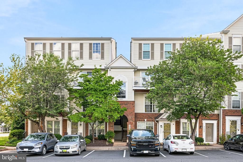 46862 Clarion Terrace, Unit 303, Sterling, VA 20164 Main Photo