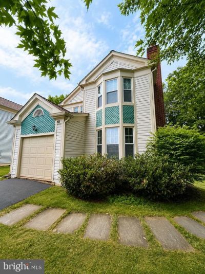 10 Fenton Wood Drive, Sterling, VA 20165 Main Photo