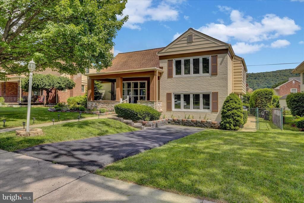 919 BRIGHTON AVENUE, READING, PA 19606