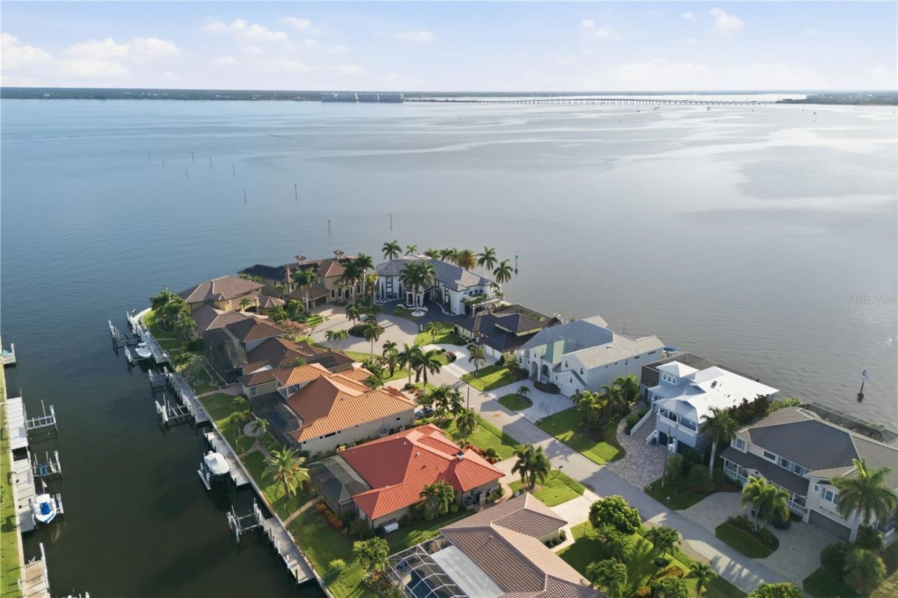 2139 Palm Tree Drive, Punta Gorda, FL 33950 Photo