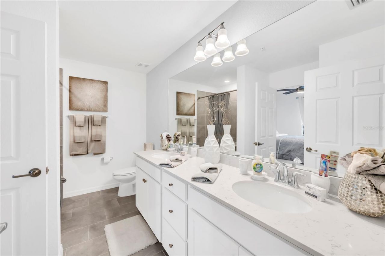 18114 Gawthrop Drive , Unit 201, Lakewood Ranch, FL 34211 Photo