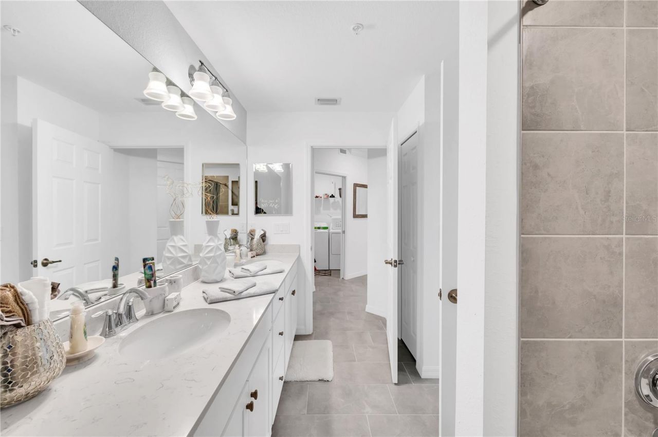 18114 Gawthrop Drive , Unit 201, Lakewood Ranch, FL 34211 Photo