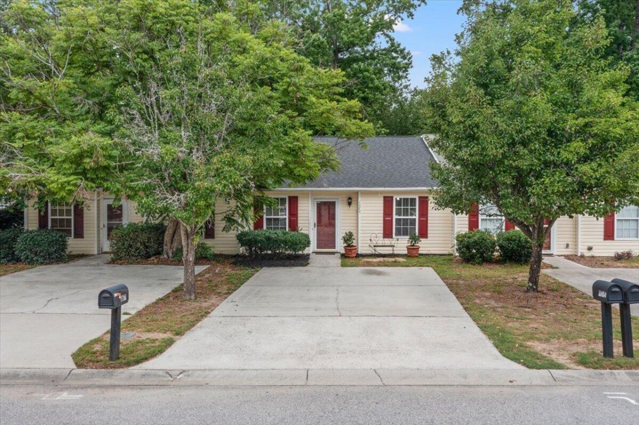 1373 Pinnacle Lane Photo 4