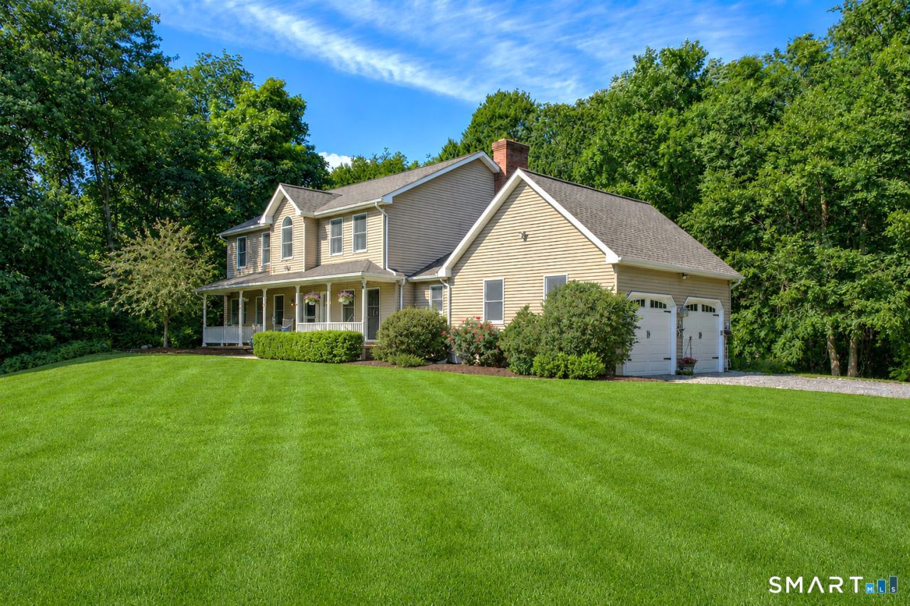 8 Bristle, Newtown, CT 06482 Main Photo