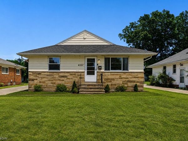 4557 W 223rd Street , Fairview Park, OH 44126