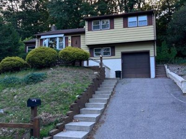 93 Knolls Road, BLOOMINGDALE, NJ 07403