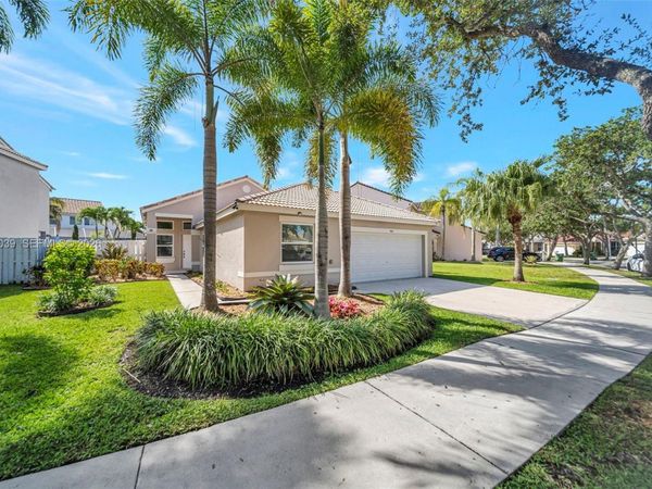941 Briar Ridge Rd , Weston, FL 33327