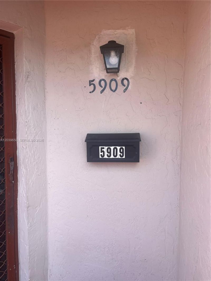 5909 SW 36th Ct , Unit 14, Davie, FL 33314 Photo