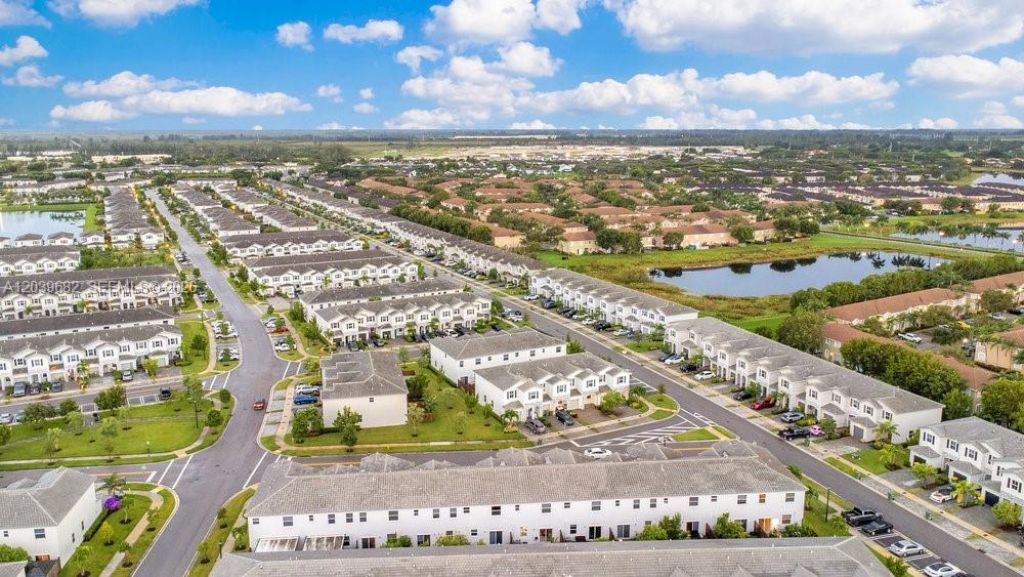 2615 SE 11th St, Unit 2615, Homestead, FL 33035 Photo