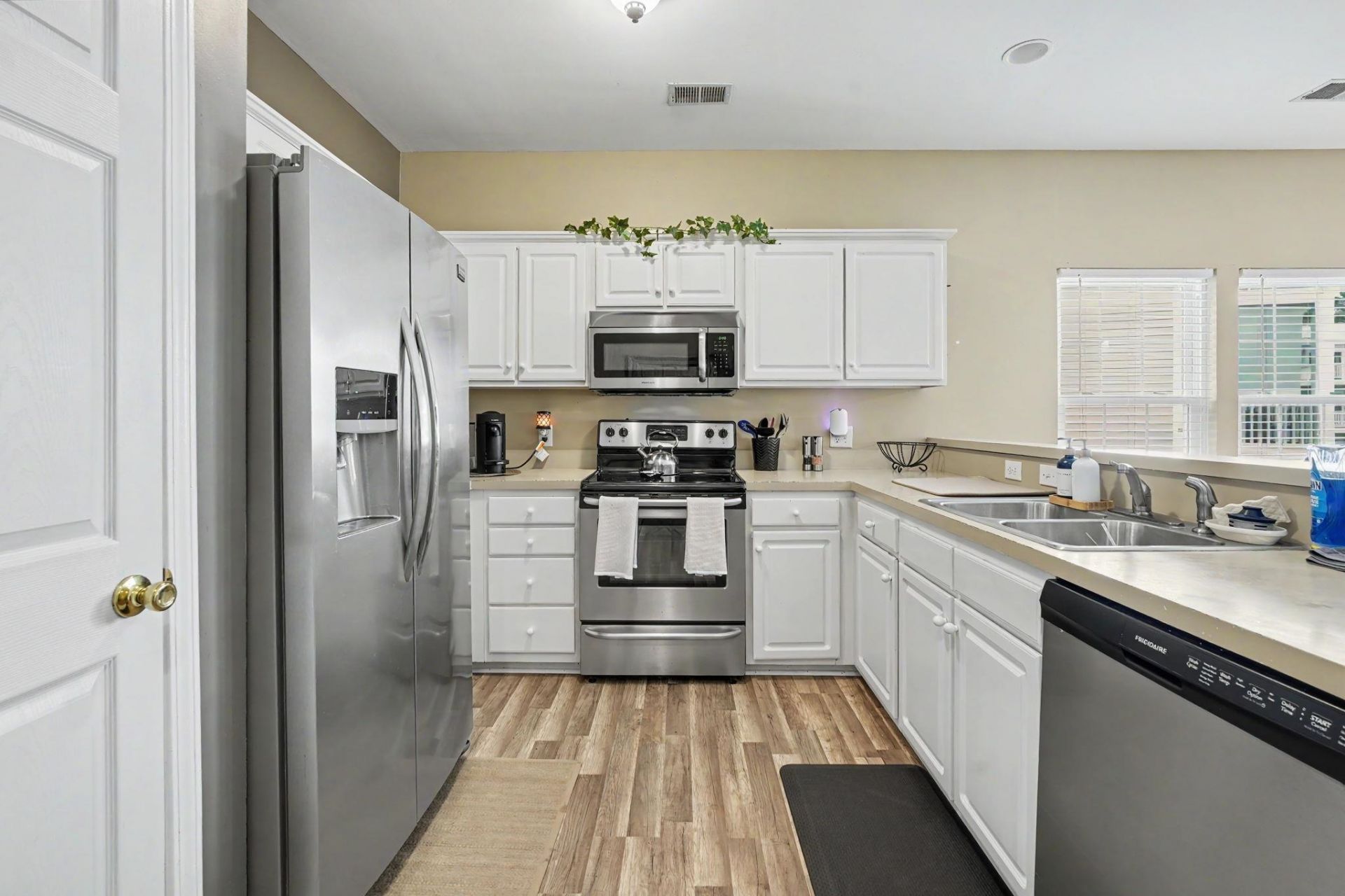 2478 Coastline Ct. Photo 4