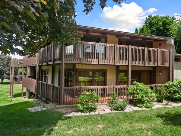 910 Windsor COURT, Unit KK1, Fontana, WI 53125