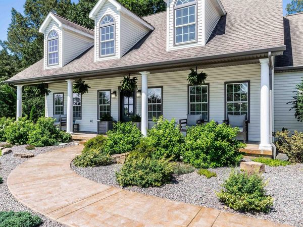 10689 S Oak Ridge Estate, Haubstadt, IN 47639