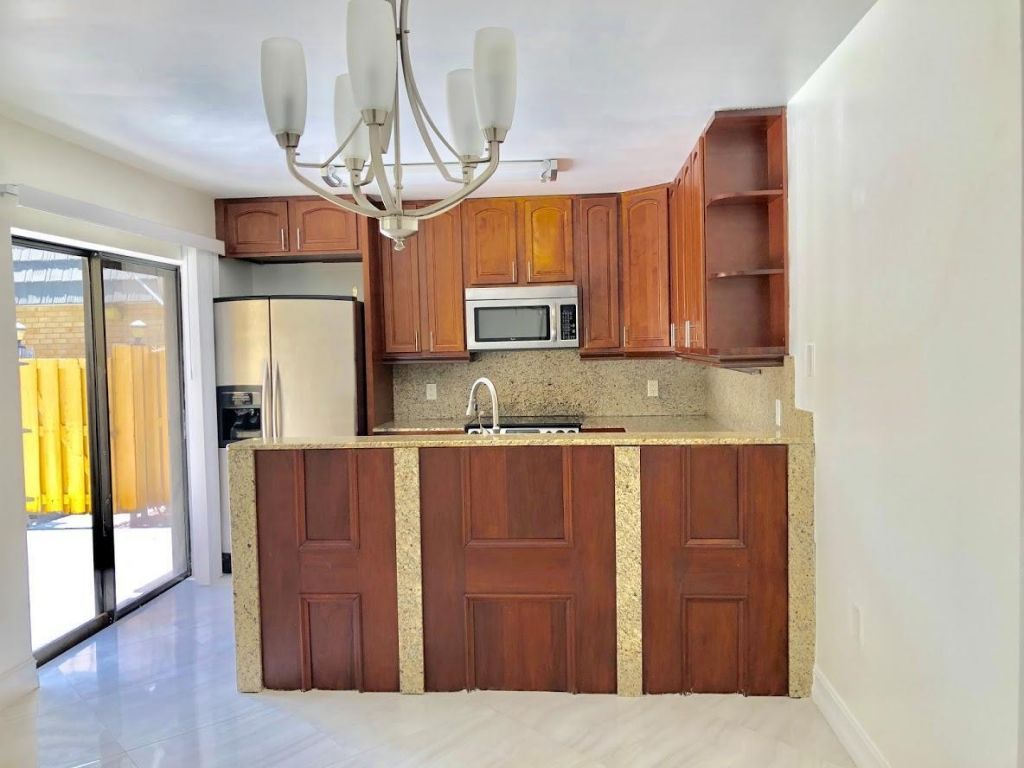 910 9th Way, West Palm Beach, FL 33407 Photo