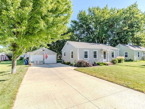 921 E 10th St , Spencer, IA 51301