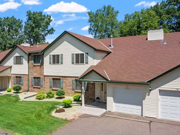977 Heritage Court E, Vadnais Heights, MN 55127