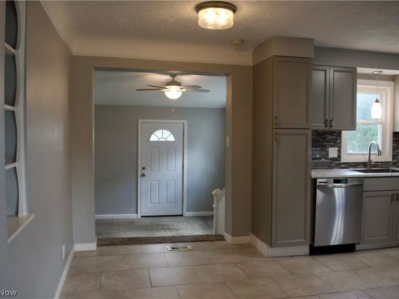 20724 Applegate Road , Maple Heights, OH 44137 Photo 7