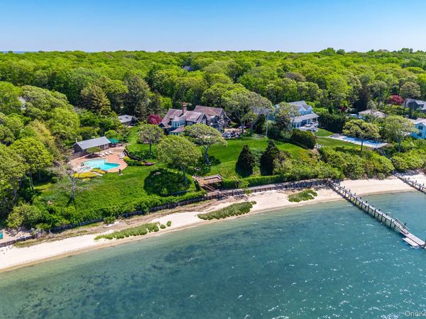 1350 W Cove Road, Cutchogue, NY 11935