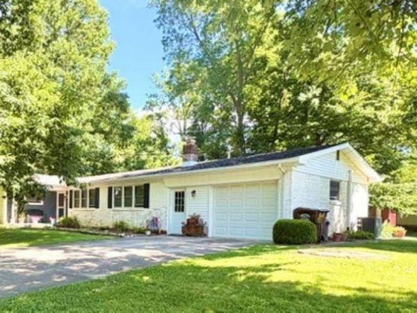 8166 E Sunset Avenue, Terre Haute, IN 47805