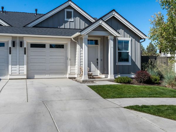 20713 SE Iron Horse Lane, Bend, OR 97702