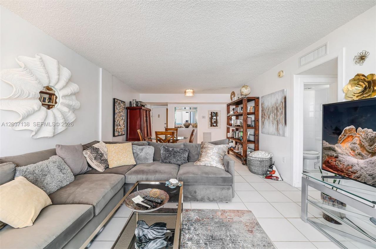 5001 Collins Ave, Unit 6E, Miami Beach, FL 33140 Photo