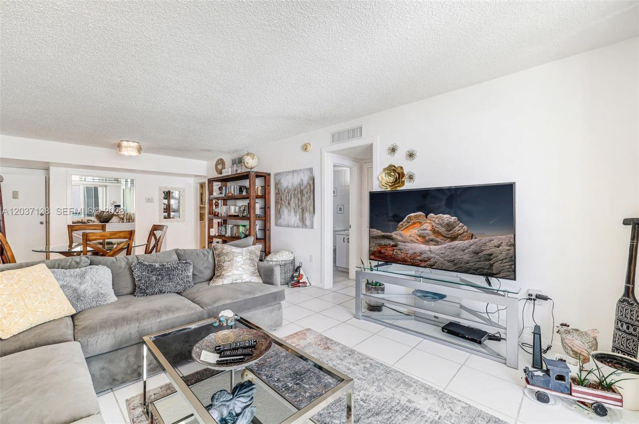 5001 Collins Ave, Unit 6E, Miami Beach, FL 33140 Photo
