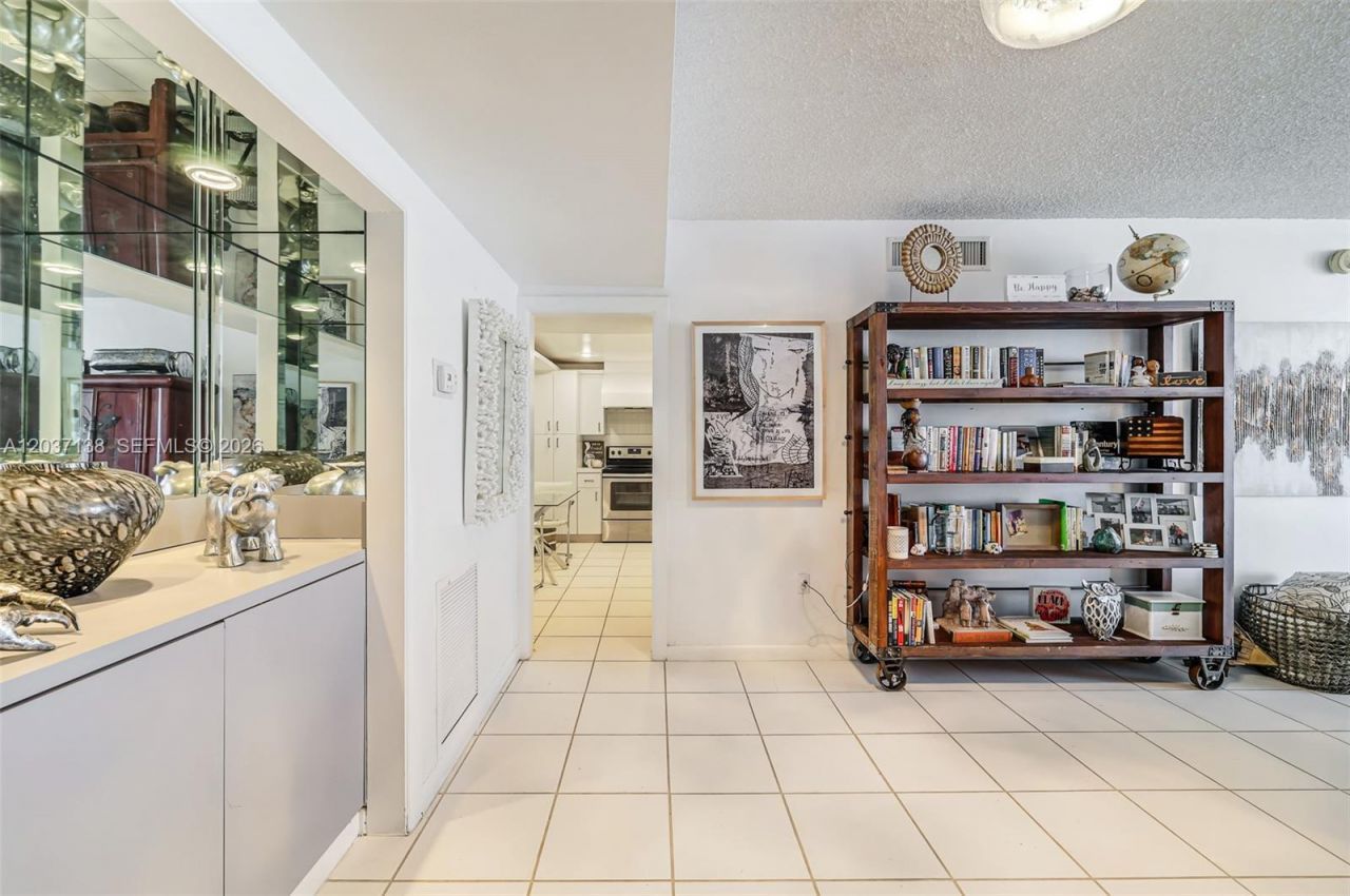5001 Collins Ave, Unit 6E, Miami Beach, FL 33140 Photo