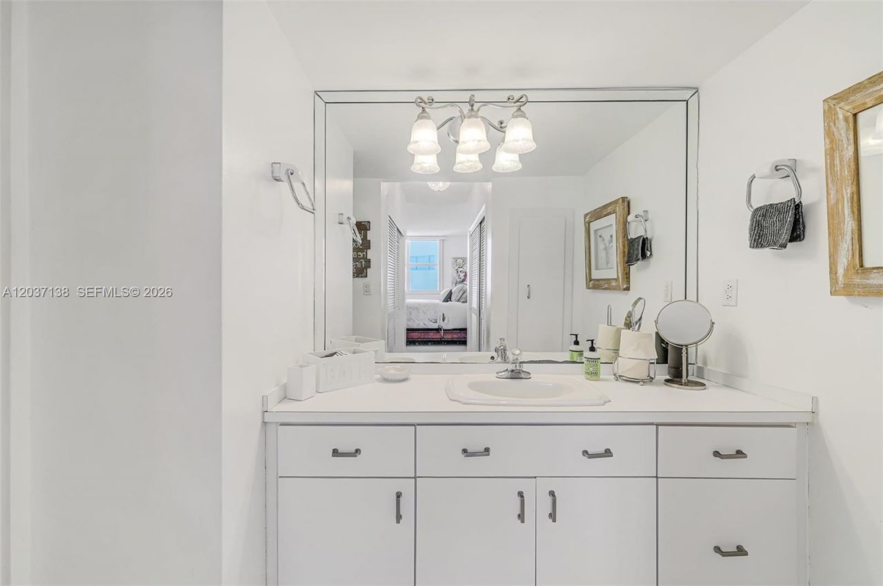 5001 Collins Ave, Unit 6E, Miami Beach, FL 33140 Photo