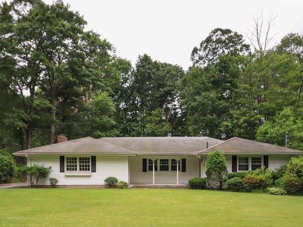 30 Gill Ct, Northbridge, MA 01588