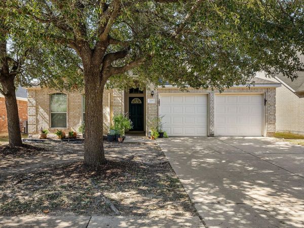 225 King Elder LN , Leander, TX 78641