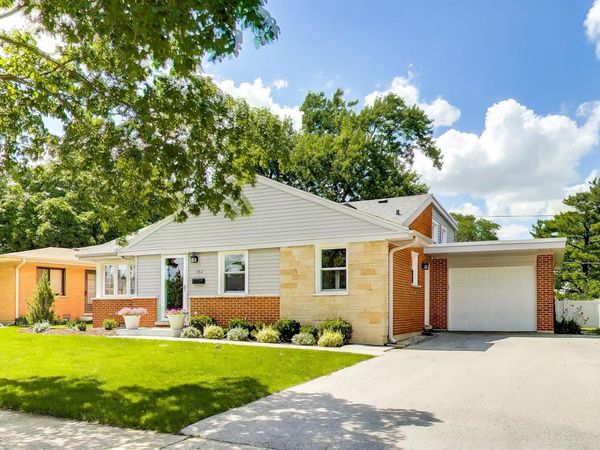 586 E Park Avenue, Elmhurst, IL 60126