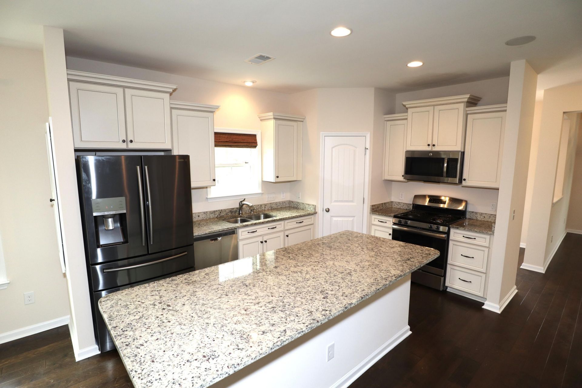 1718 Emmets Road Photo 11