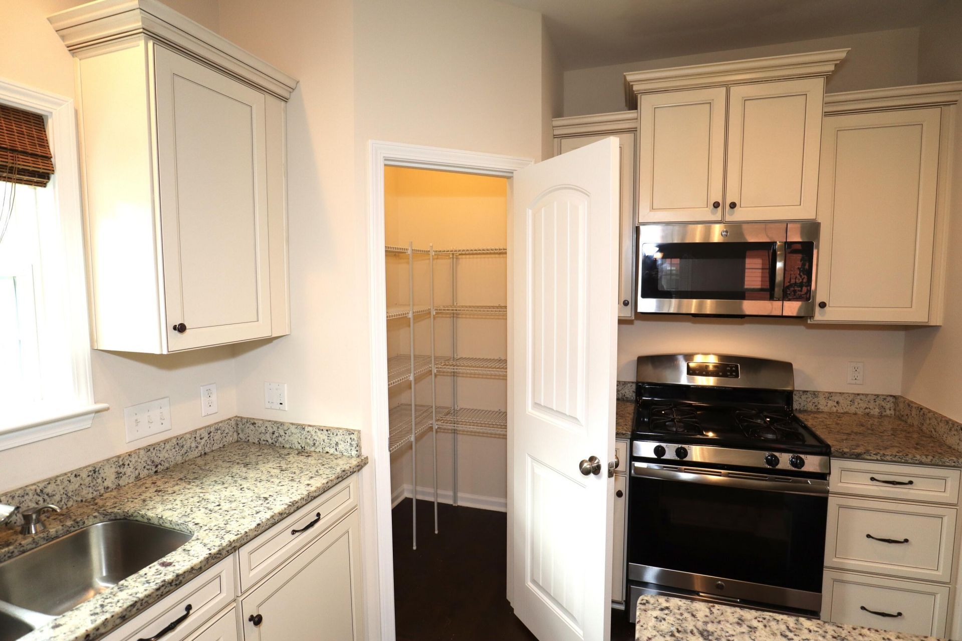 1718 Emmets Road Photo 12