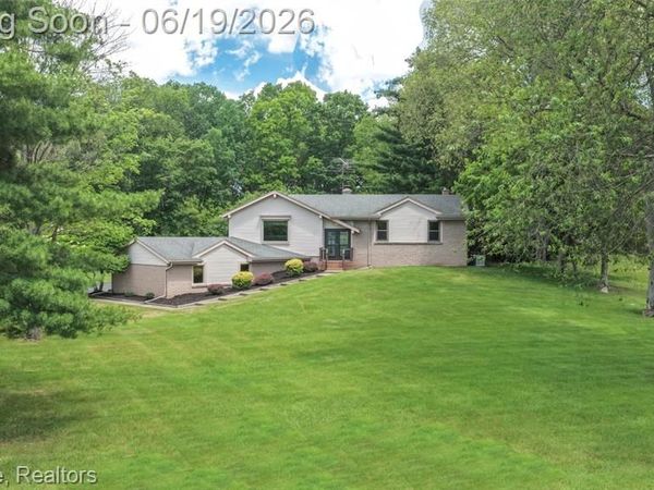12168 CARRIAGE TRAIL Circle, Springfield Twp, MI 48350